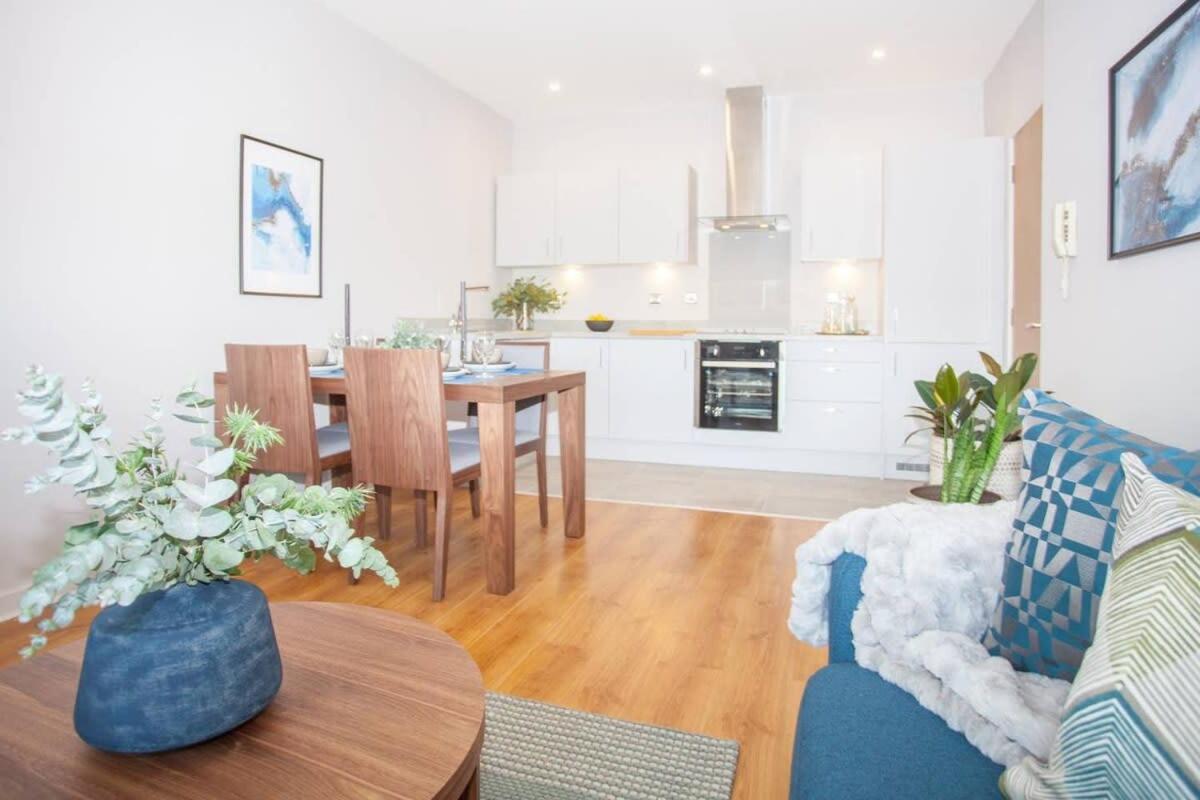 Stylish 2-bed Near Glasgow
