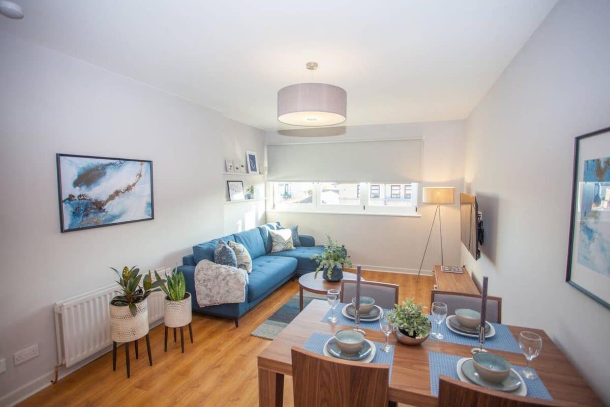Stylish 2-bed Near * Glasgow